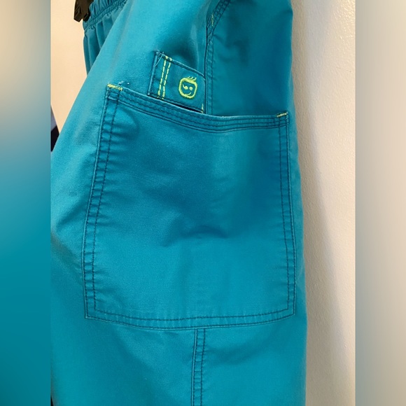 Scrubs WonderWink Women's WonderFLEX Grace Flare Leg Cargo Pant;Teal; medium - Picture 5 of 6